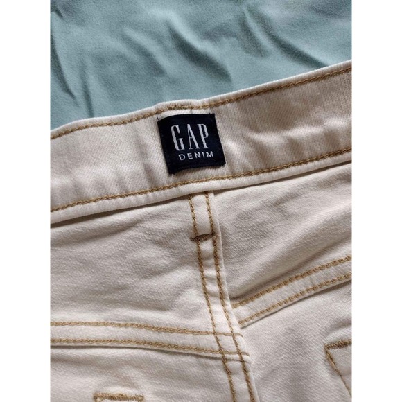 Women's Gap denim shorts size 10 - Picture 3 of 4